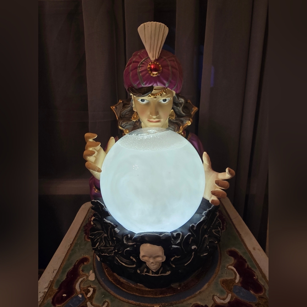 Mystical Fortune Teller Globe Lamp
